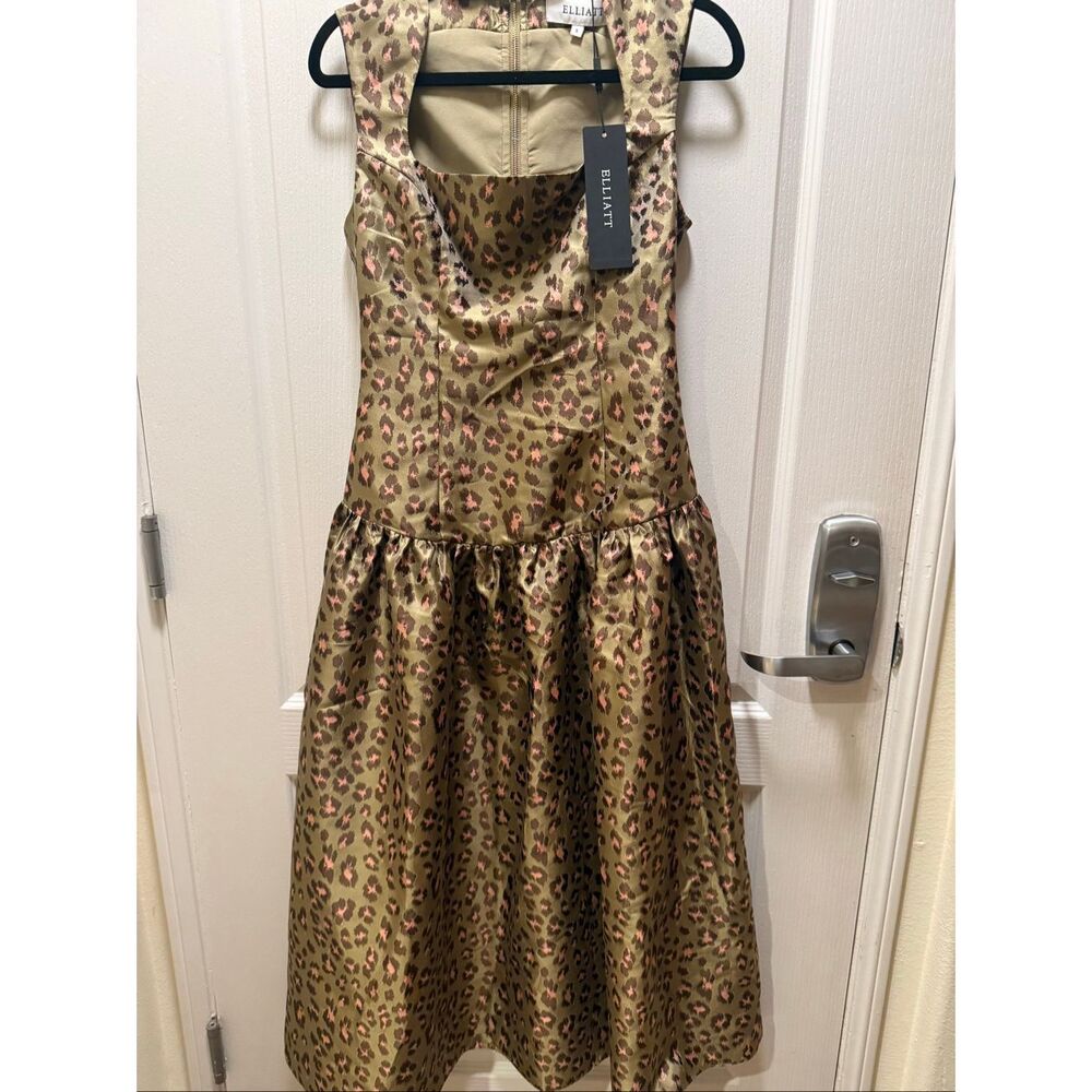 Elliatt Elara Drop Waist Midi Dress in Leopard Print in Green Dress size S NWT - Picture 6 of 8